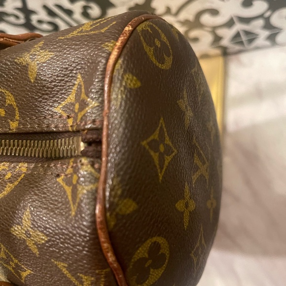 Fair Used Condition LOUIS VUITTON Papillon 26 Handbag - Picture 6 of 10